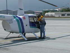 Anlegen der Schwimmwesten vor Abflug in Malaga Richtung Gibraltar